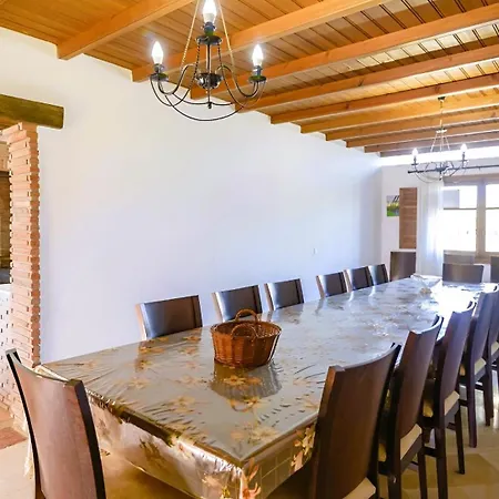 Amplia Con Precioso Jardin Cerca De Capital. Holiday home Malaga