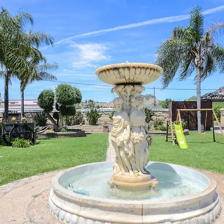 Holiday home Amplia Con Precioso Jardin Cerca De Capital. Malaga