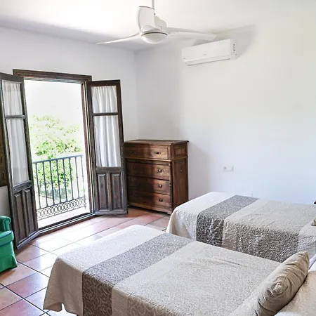 Holiday home Amplia Con Precioso Jardin Cerca De Capital. *
