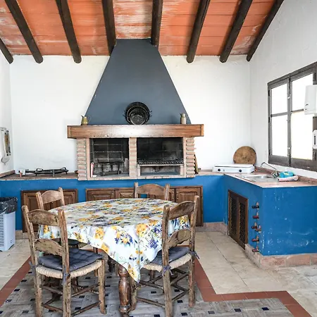 Amplia Con Precioso Jardin Cerca De Capital. Holiday home Malaga