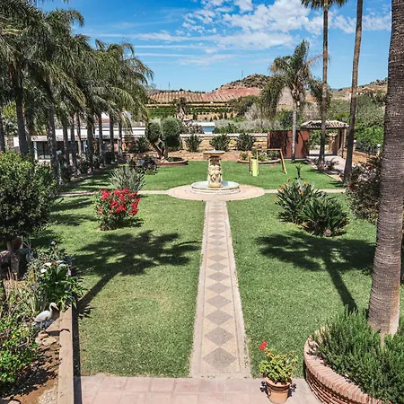 Amplia Con Precioso Jardin Cerca De Capital. * Malaga