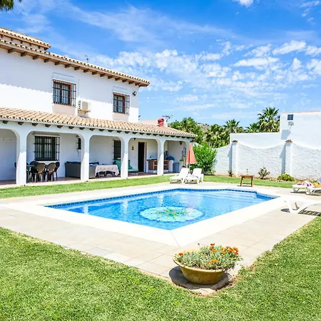 Amplia Con Precioso Jardin Cerca De Capital. Feriehus Málaga