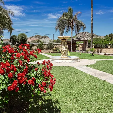 Amplia Con Precioso Jardin Cerca De Capital. * Málaga